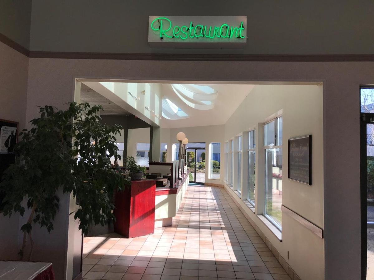 Powell River Town Centre Hotel エクステリア 写真